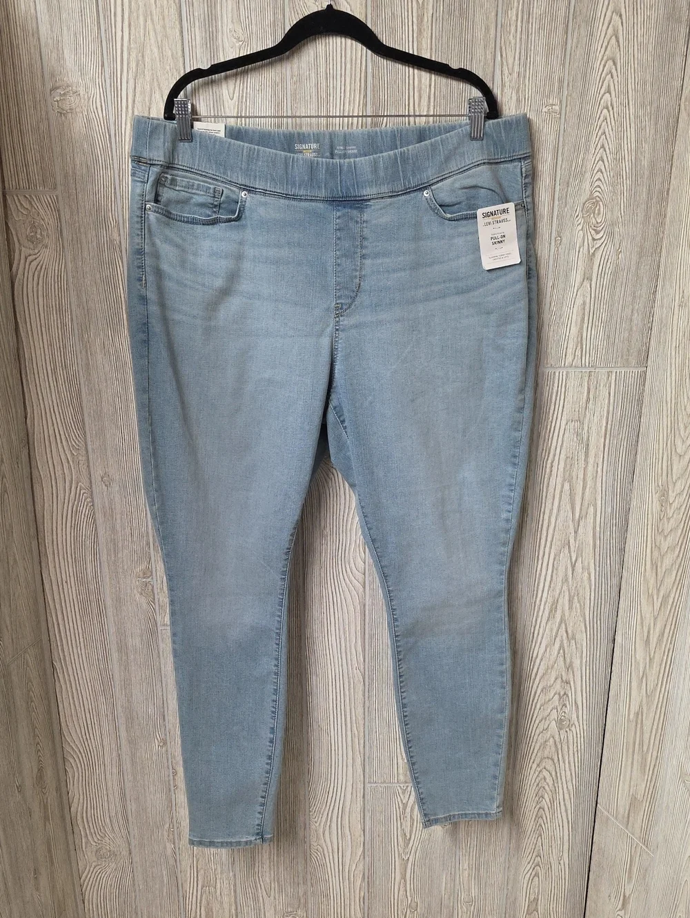 Signature by Levi Strauss Totally Shaping Pull On Skinny Jeans Women Plus 20 NWT